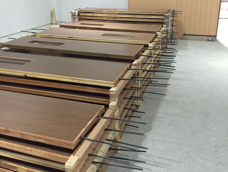 車(chē)間圖片木質(zhì)防火門(mén)半成品 車(chē)間圖片木質(zhì)防火門(mén)半成品